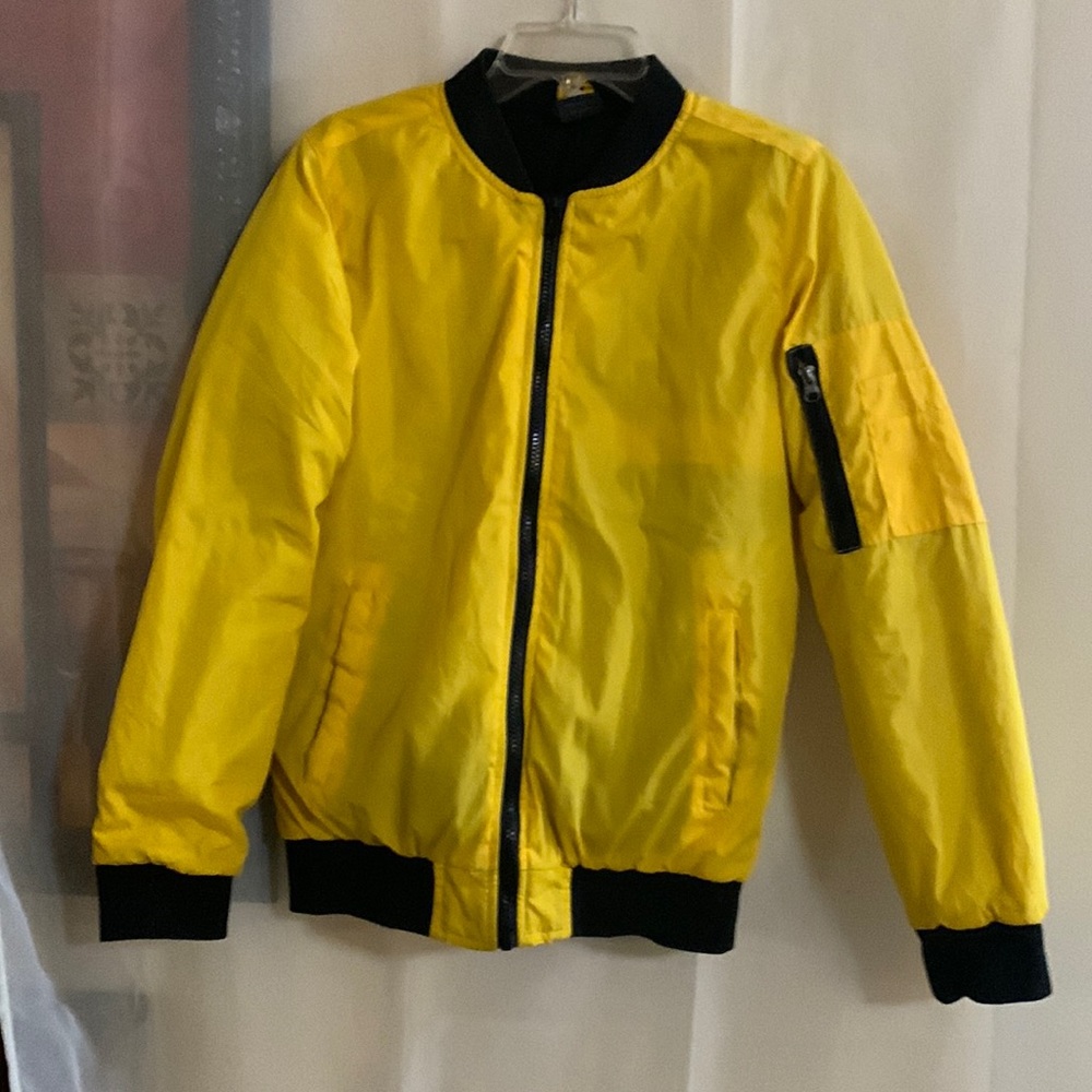 Soul Star full zip jacket in yellow with black
lining XS EUC